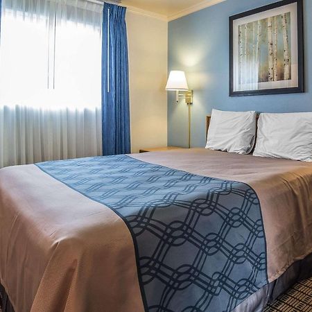 Econo Lodge Inn & Suites Logan Dış mekan fotoğraf