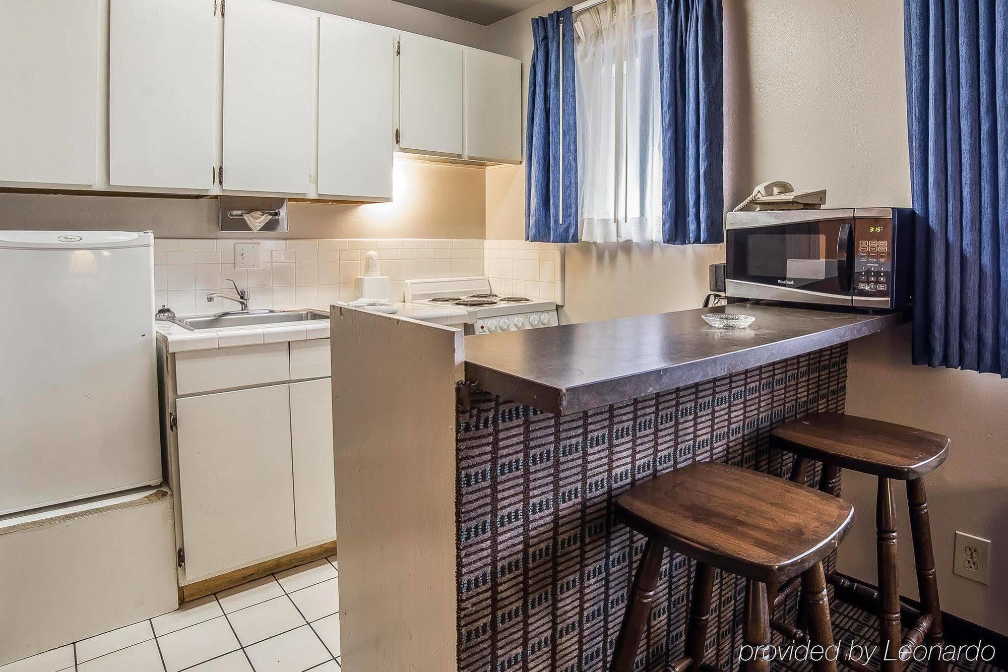 Econo Lodge Inn & Suites Logan Dış mekan fotoğraf
