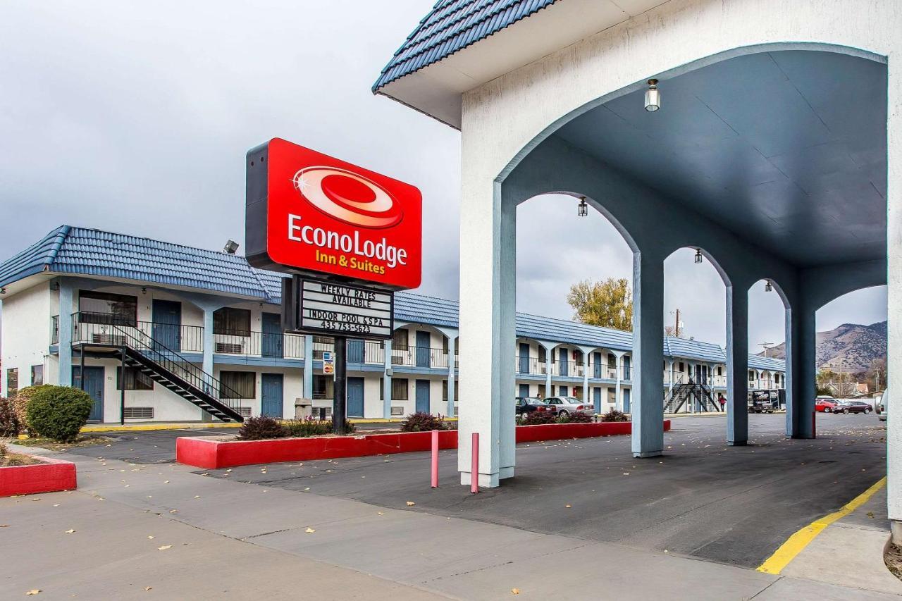 Econo Lodge Inn & Suites Logan Dış mekan fotoğraf