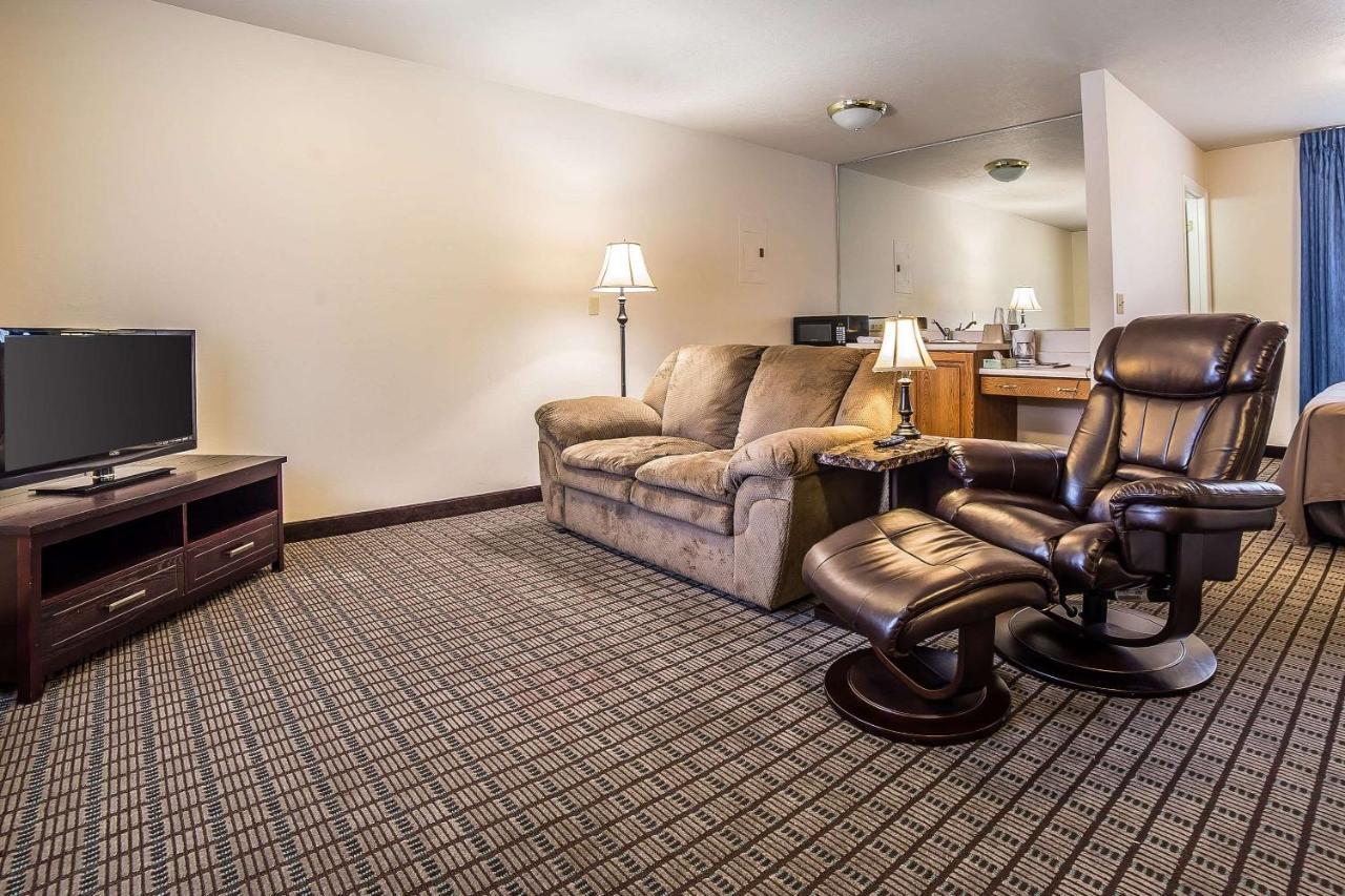 Econo Lodge Inn & Suites Logan Dış mekan fotoğraf