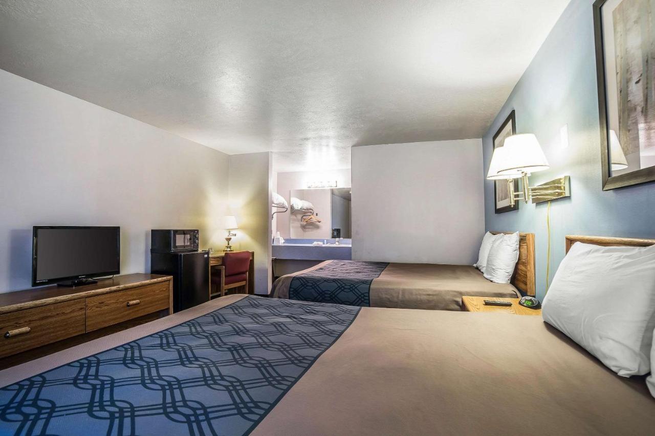Econo Lodge Inn & Suites Logan Dış mekan fotoğraf