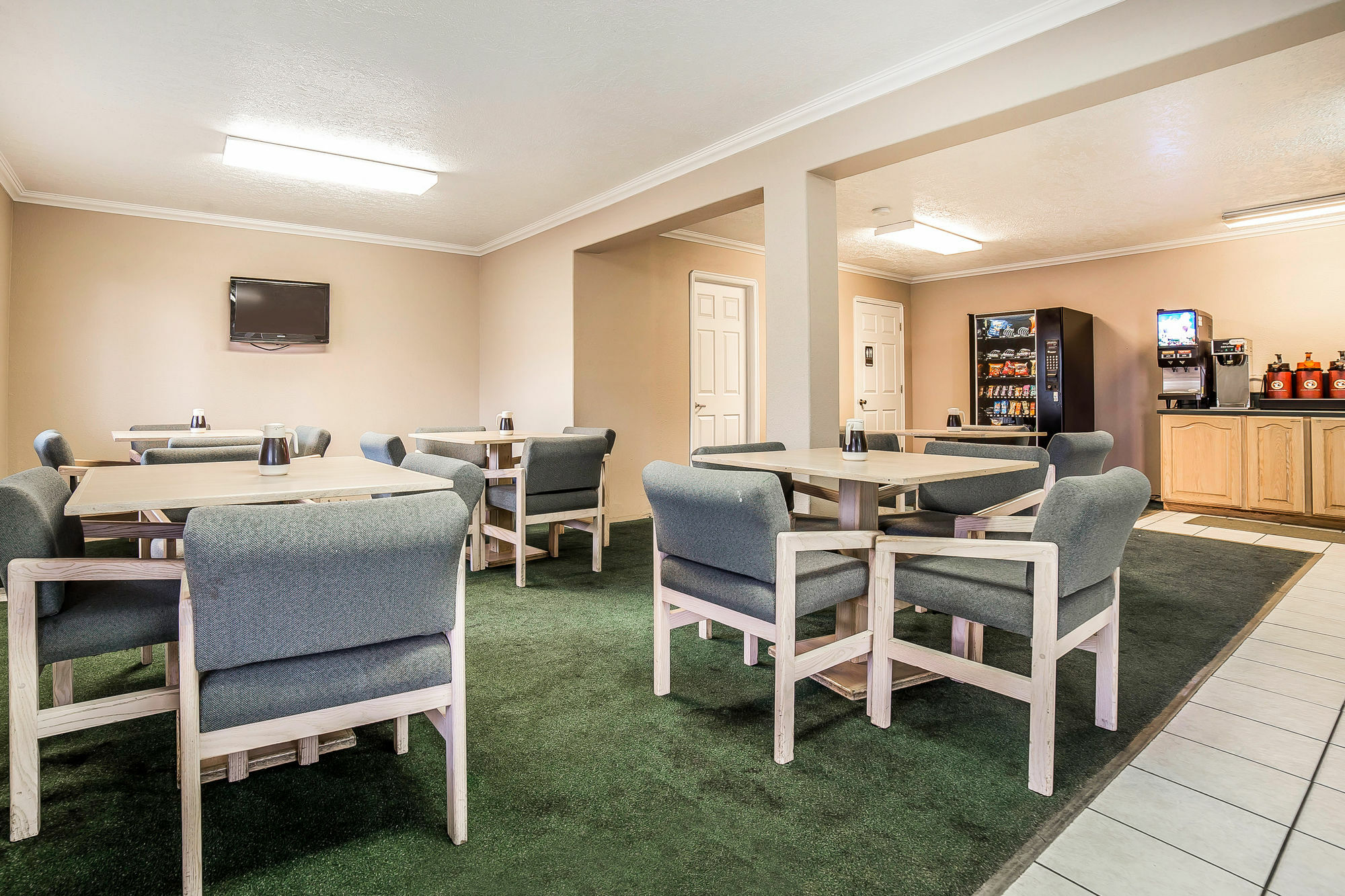 Econo Lodge Inn & Suites Logan Dış mekan fotoğraf