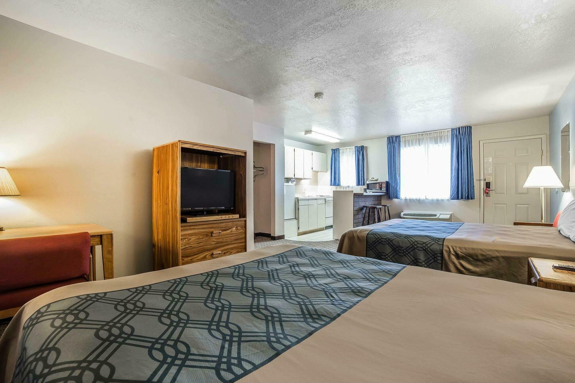 Econo Lodge Inn & Suites Logan Dış mekan fotoğraf