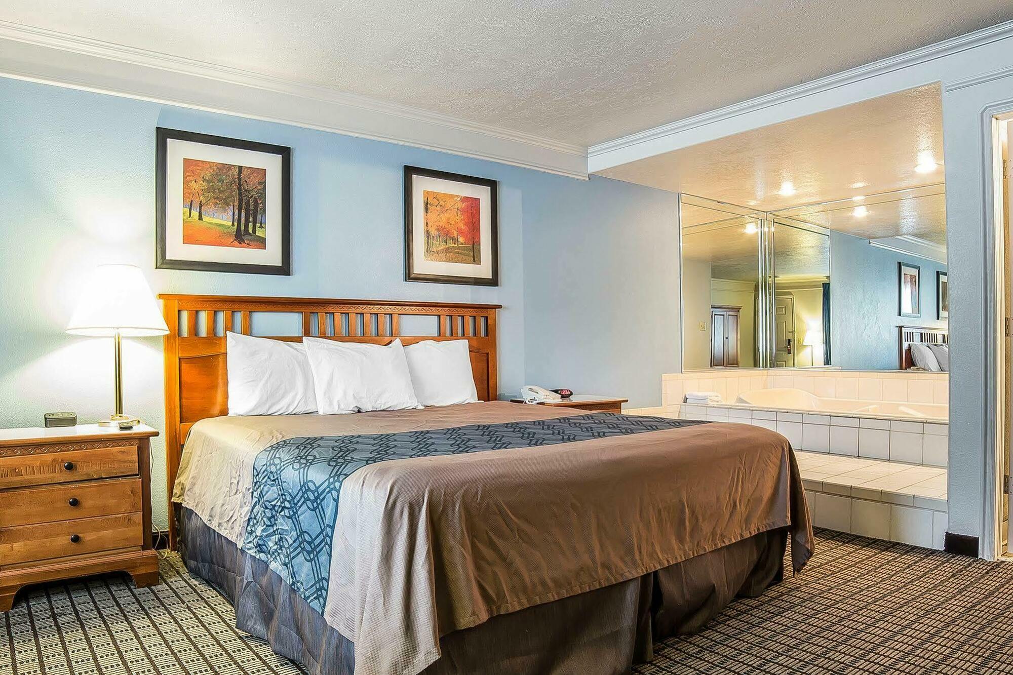Econo Lodge Inn & Suites Logan Dış mekan fotoğraf